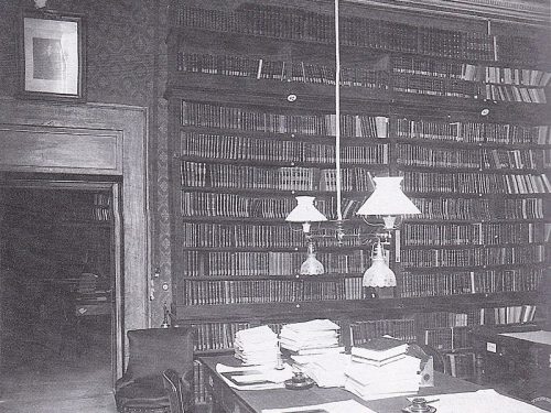 INTITOLATA A GIACOMO MATTEOTTI UNA SALA DELLA CAMERA dei deputati, che ospitava la Biblioteca e il tavolo di lavoro del segretario del PSU
